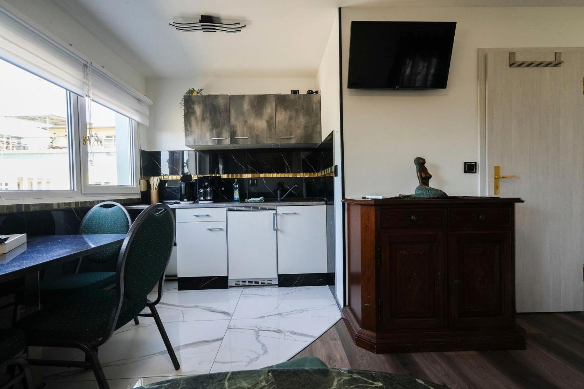 Black Tiger Seaside - Ferienwohnungen Direkt Am See Garden Zewnętrze zdjęcie
